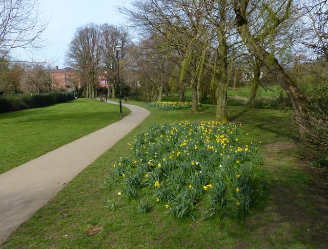 Welland Park in Market Harborough, open lawns and river